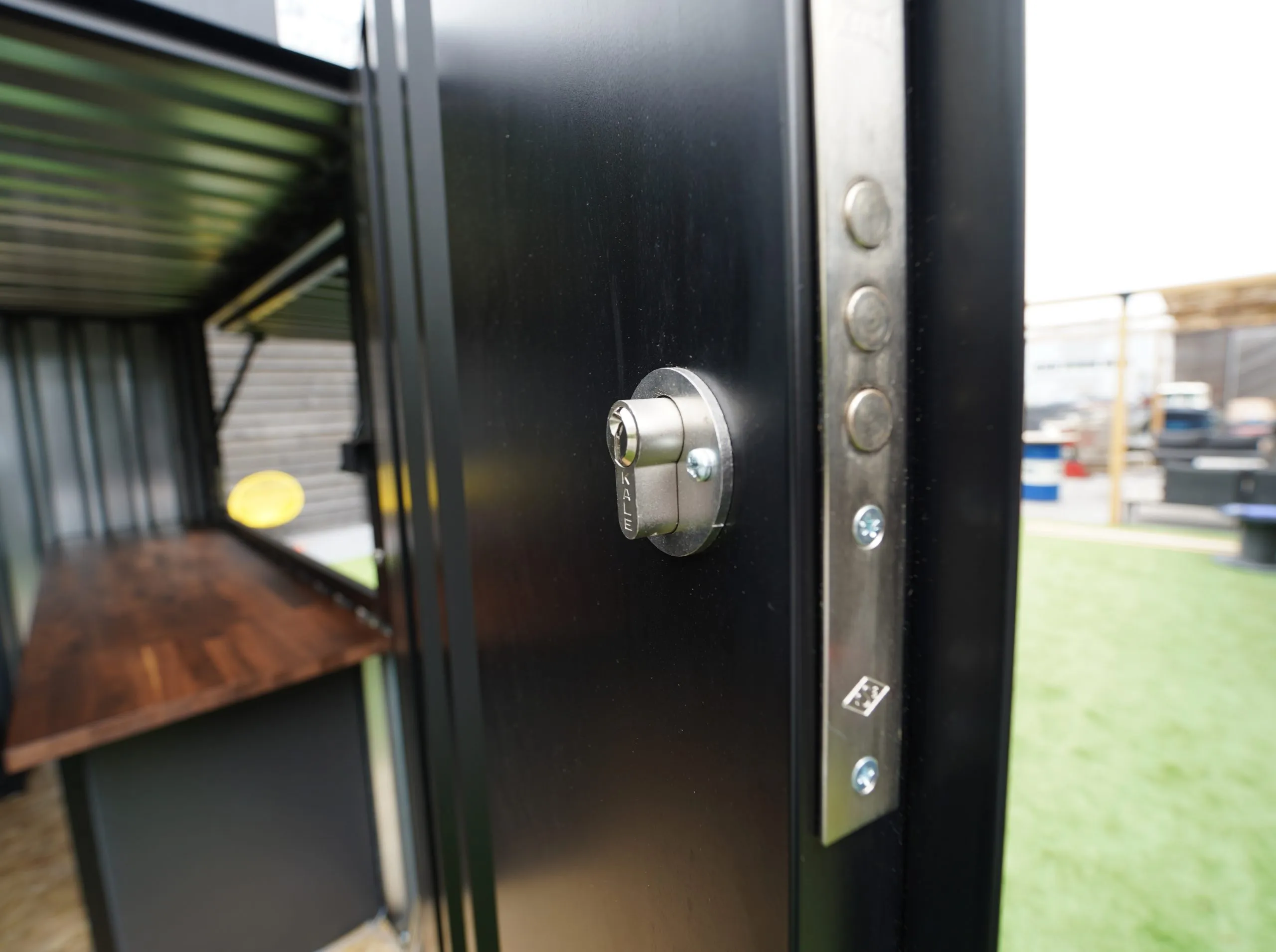 Shipping Container Bar 4×4 Meters Black Ral 9005 - Image 4
