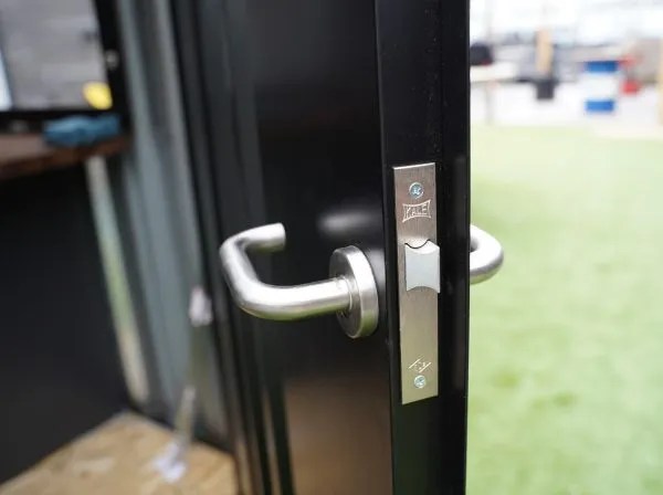 Shipping Container Bar 4×4 Meters Black Ral 9005 - Image 5