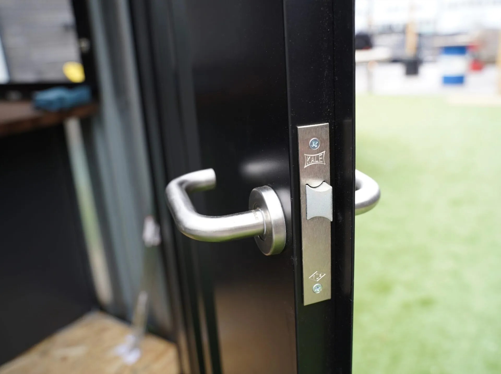 Flat Pack Container 3×2 Meters Black Ral 9005 - Image 5